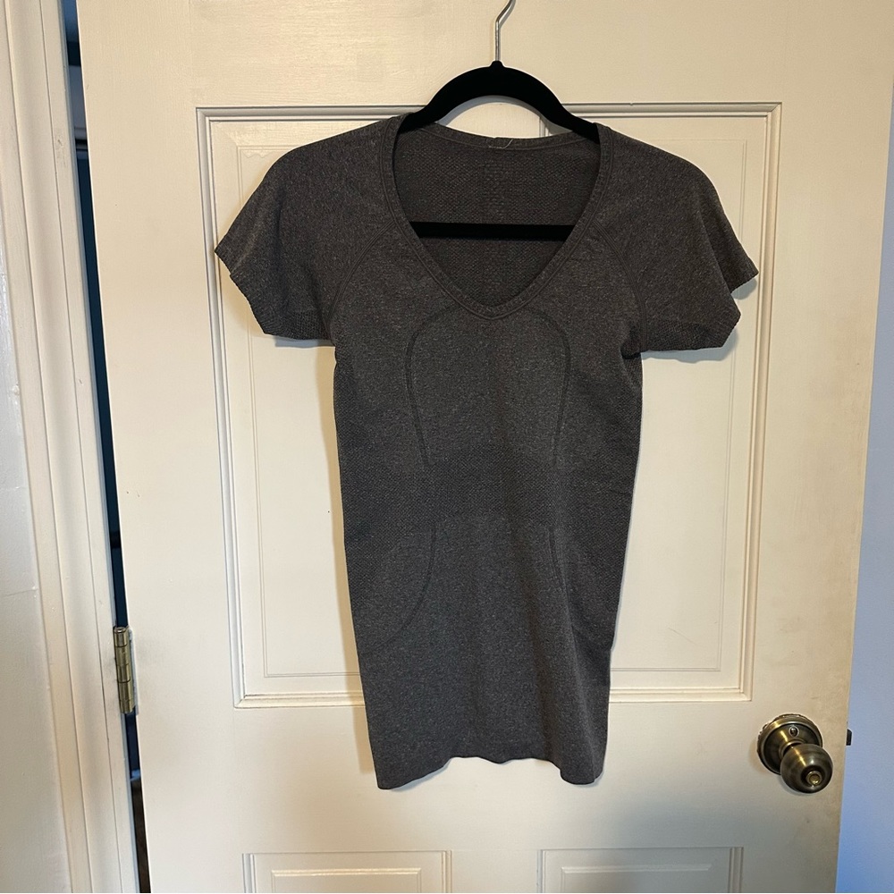 Lululemon Run: Swiftly Tech V Neck Black - Picture 4 of 13